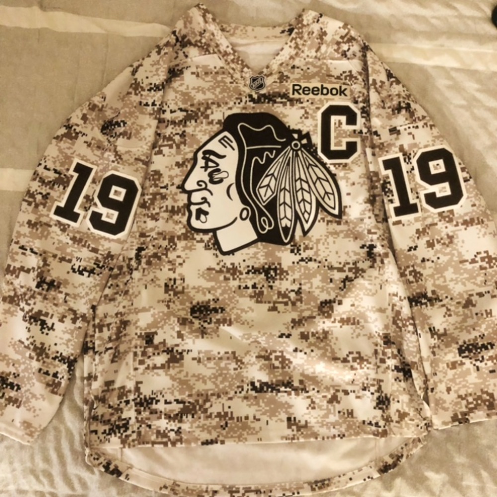 Reebok, NHL Licensed Chicago Blackhawks Warm Up Jersey.